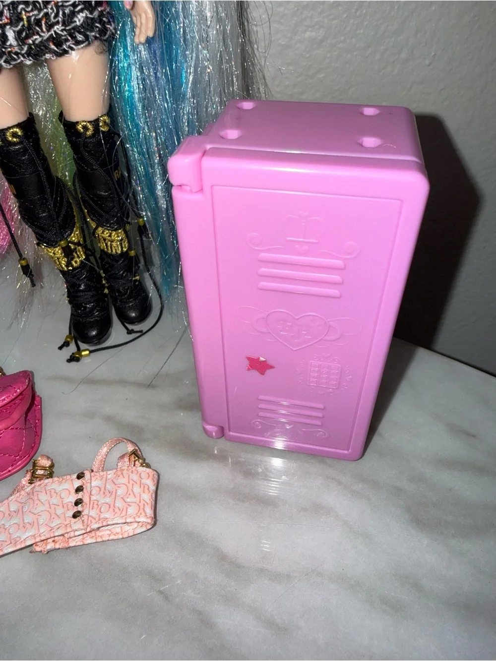Rainbow High doll locker xtra top & purse